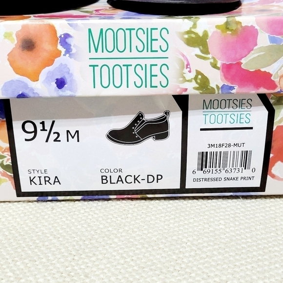 NWT Mootsie Tootsie Kira Black Studded & Distressed Snakeskin Slip-on (9.5M) - Picture 8 of 9